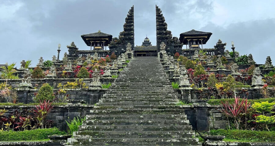 Eksotisme Alam Indonesia dengan Kekayaan Budaya Daerah yang Memikat Hati